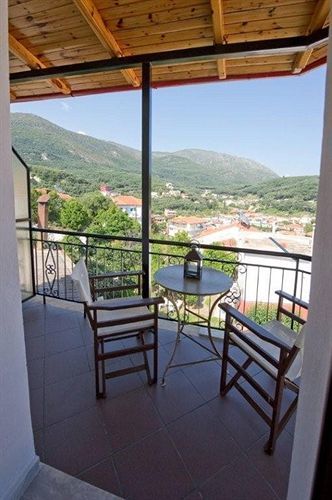 Theodora'S House Overlooking Valtos Hotel Parga Exterior photo